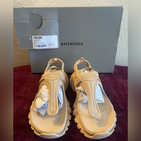 Balenciaga Thong Sandals in Beige - Picture 8 of 16